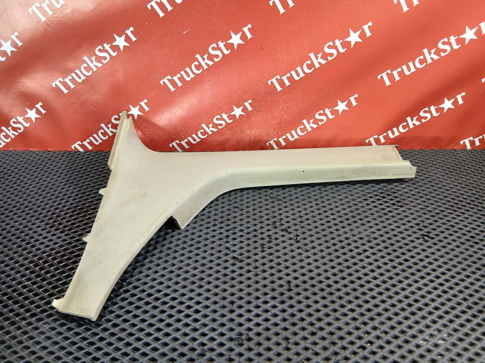 Накладка стойки задней левой