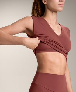 Oysho Топ-майка Comfortlux с перекрестными деталями, линялый махагон