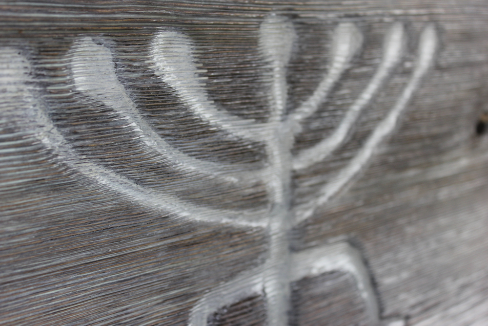 Петроглифы. Панно деревянное.