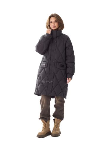 Удлиненный черный пуховик с контрастным капюшоном