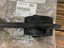 Опора двигателя Nissan Note 1 (E11) Новая Tenacity AWSNI1147