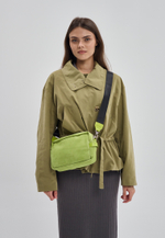 сумка прямоугольная ярко-зеленая замша