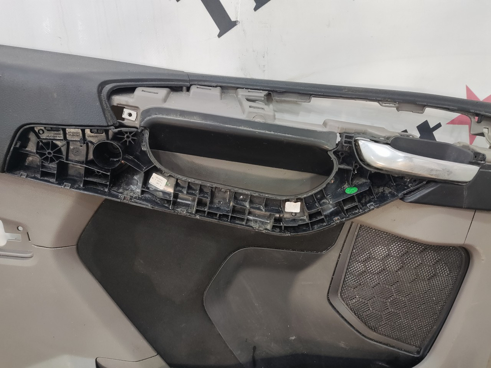 Обшивка двери левой 2020г.