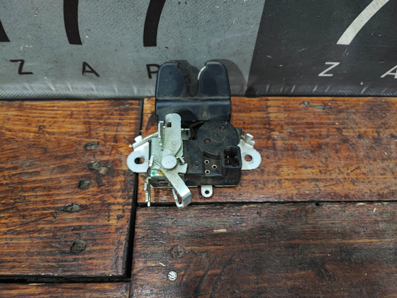 Замок крышки багажника Kia Rio 4 (FB) 17-нв Б/У Оригинал 81230H0030