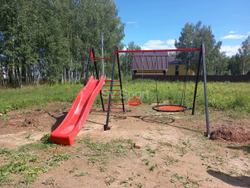 Монтаж уличных качелей Sv Sport с горкой