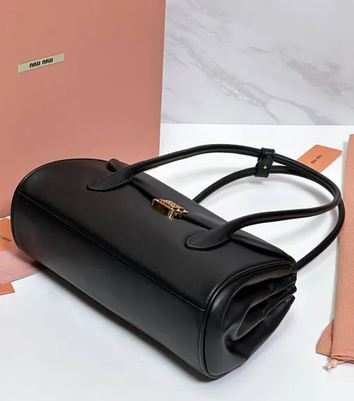 Cумку MIU MIU с двойной ручкой в черном цвете