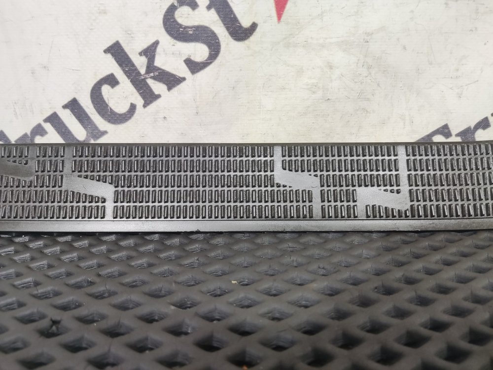 Молдинг порога правый