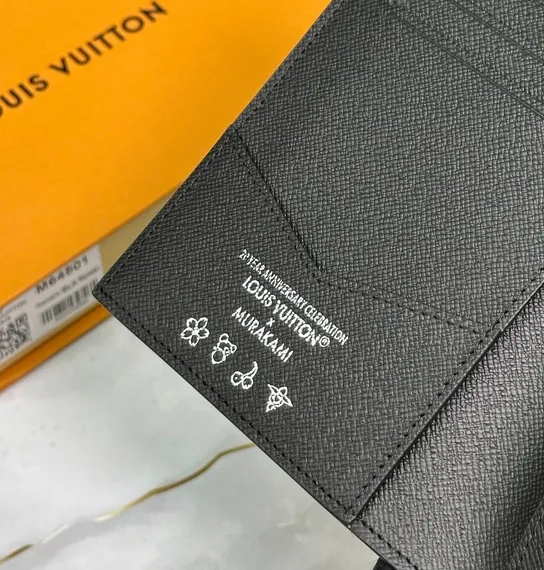Обложка для паспорта Louis Vuitton x TM