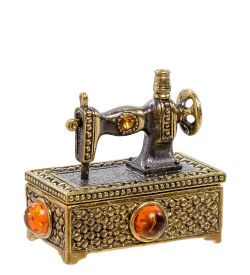 Народные промыслы AM-2203 Фигурка «Сундук-Швейная машина для иголок» (латунь, янтарь)