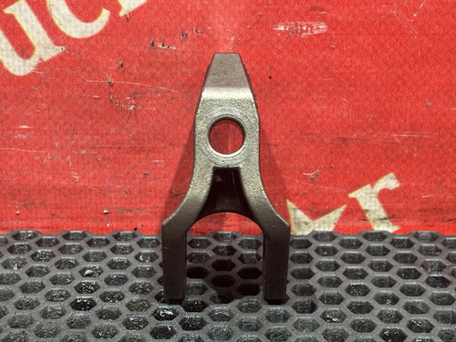 Кронштейн форсунки двигателя 2019 г.