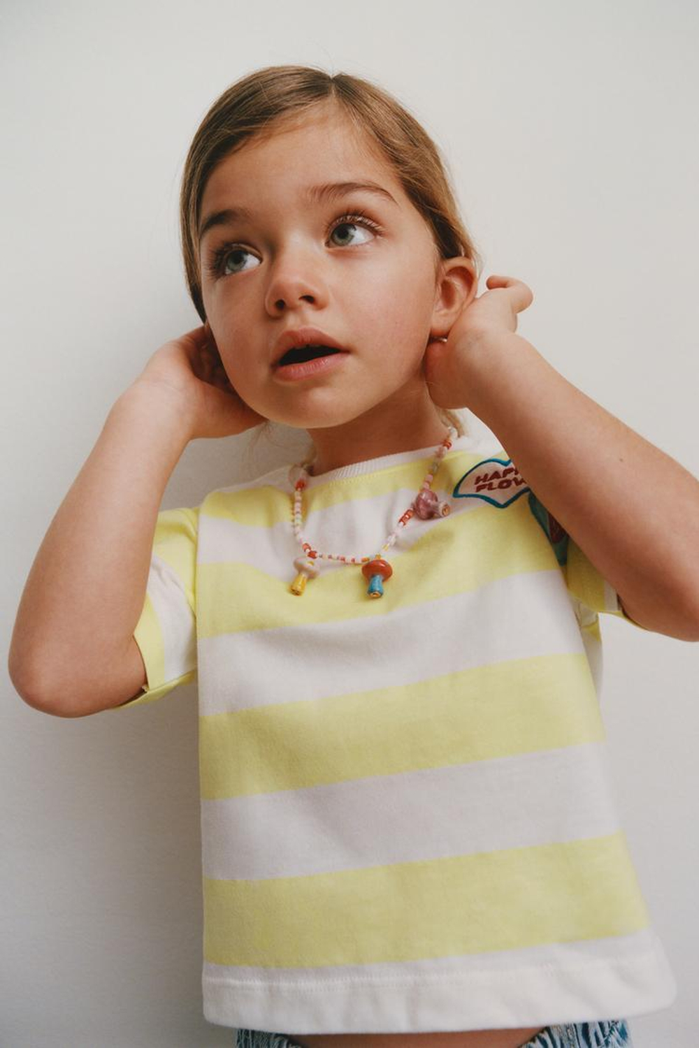 ZARA ФУТБОЛКА С ПРИНТОМ, СВЕТЛО-ЖЕЛТЫЙ