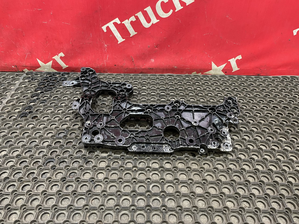 Кронштейн противотуманной фары левый