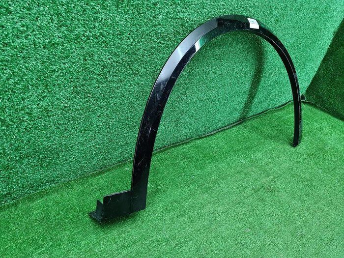 Расширитель передний правый Lixiang L9 (2022-н.в.)