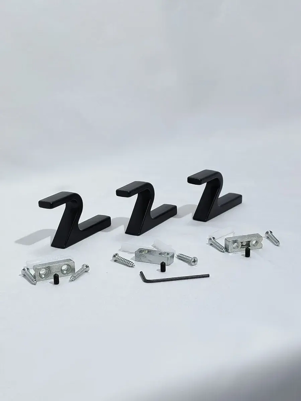 Крючки для одежды настенные металлические в прихожую