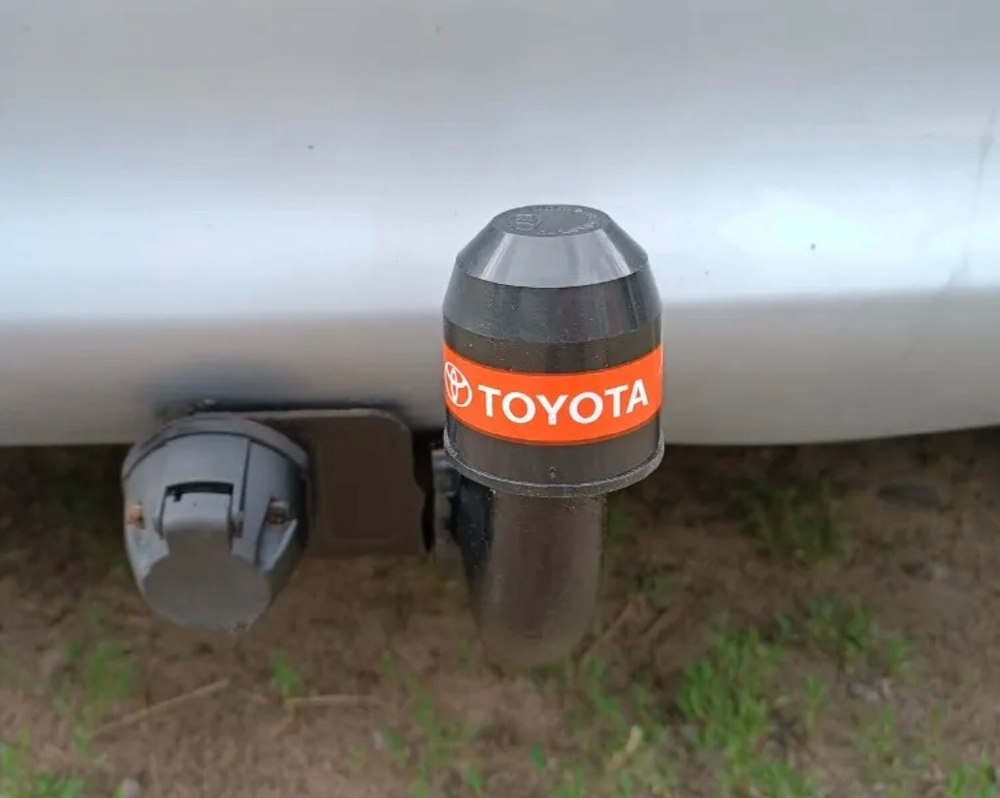 Черный колпачок на шар фаркопа с логотипом Toyota, пластик