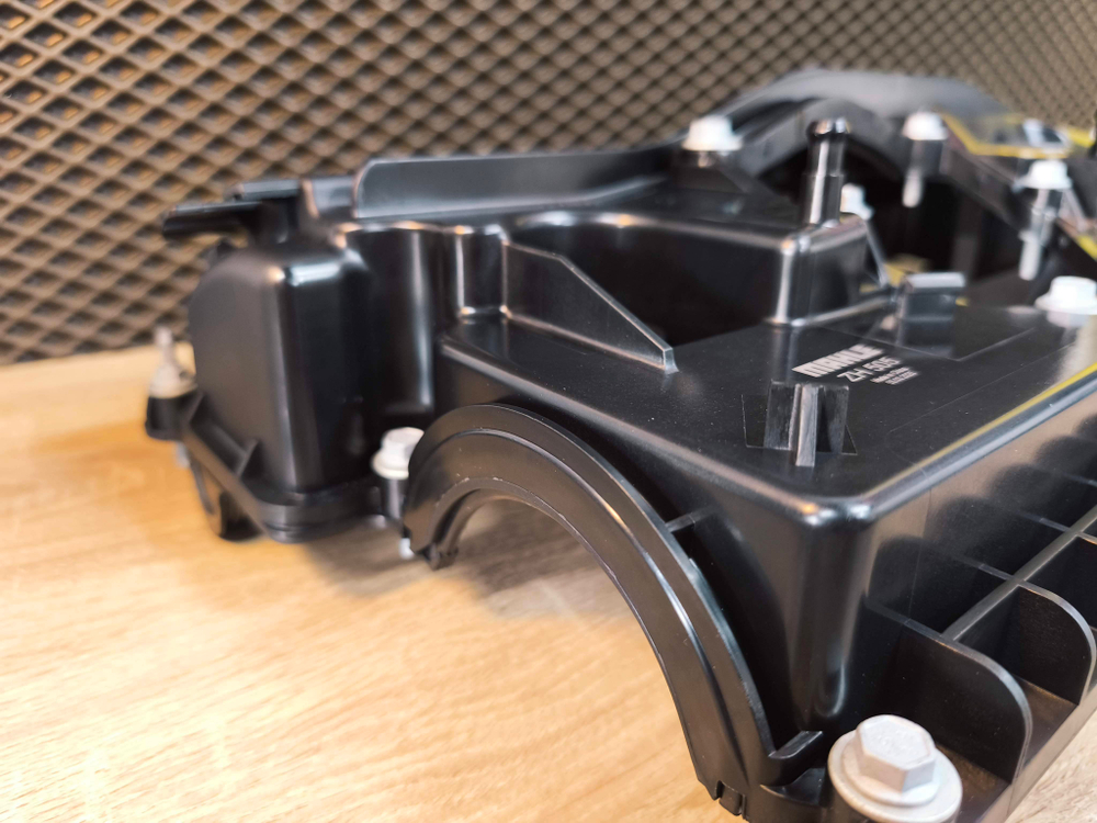 Клапанная крышка  головки блока цилиндров MAHLE  ВМW N46N