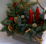 Новогодняя композиция с высокими свечами