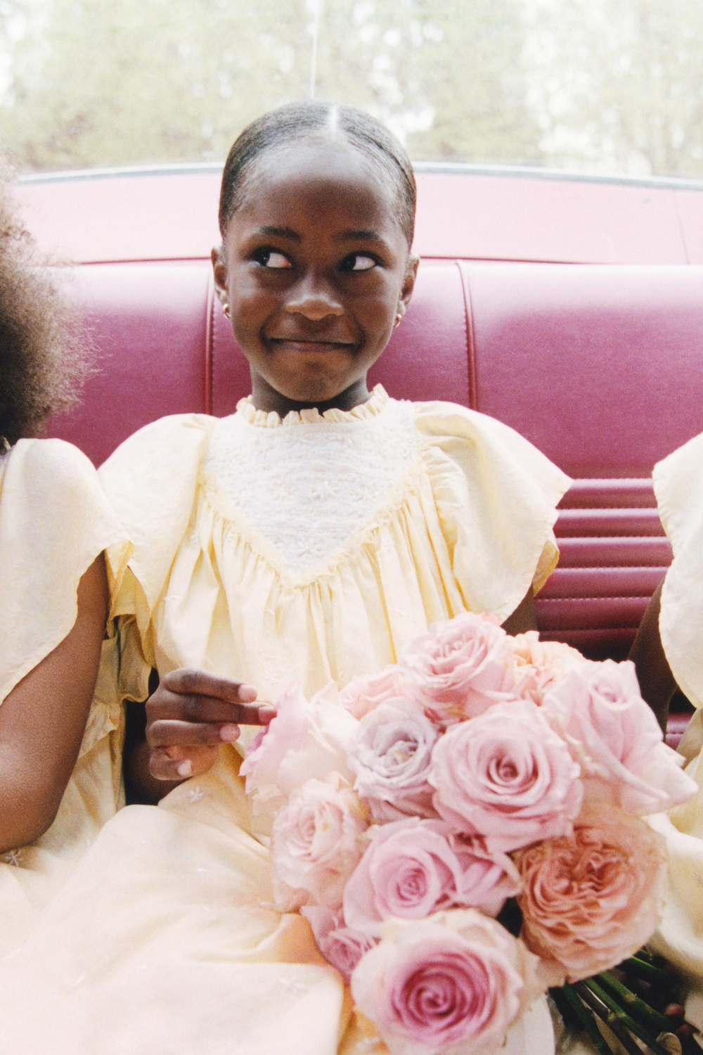 ZARA ПЛАТЬЕ С ВЫШИВКОЙ И БУСИНАМИ, СВЕТЛО-ЖЕЛТЫЙ