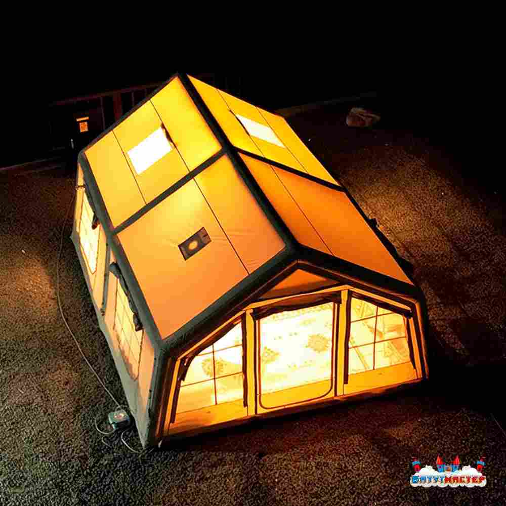 Пневмокаркасная всесезонная палатка «Тёплая Искра» 3,6×4,8×2,2 м — с печкой, из ПВХ, бежевая