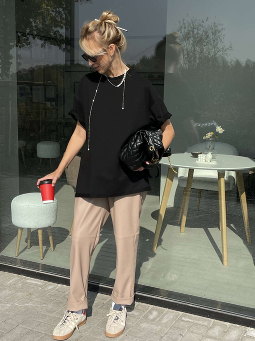 Брюки из эко-кожи с подворотом бежевые