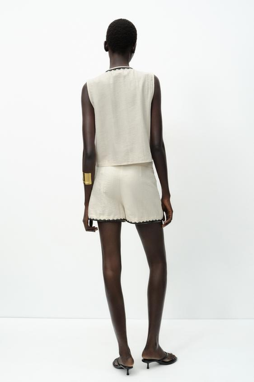 ZARA ШОРТЫ-БЕРМУДЫ С ВЫШИВКОЙ, ЭКРЮ