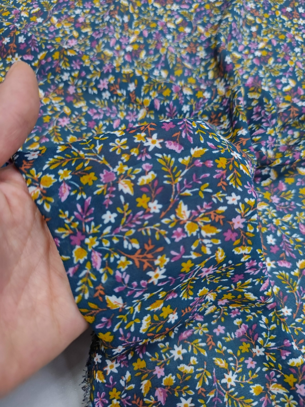 Шифон/ Цветы на т.зеленом