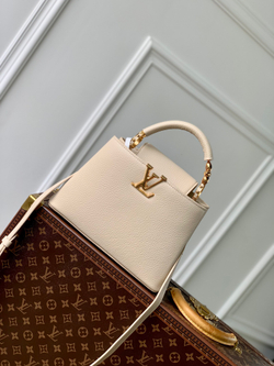 Louis Vuitton Capucines BB