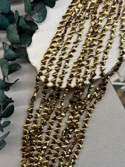 Гематит сердце, золото, 6 мм, нить 40 см