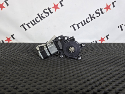 Моторчик стеклоподъемника левый 2023г.