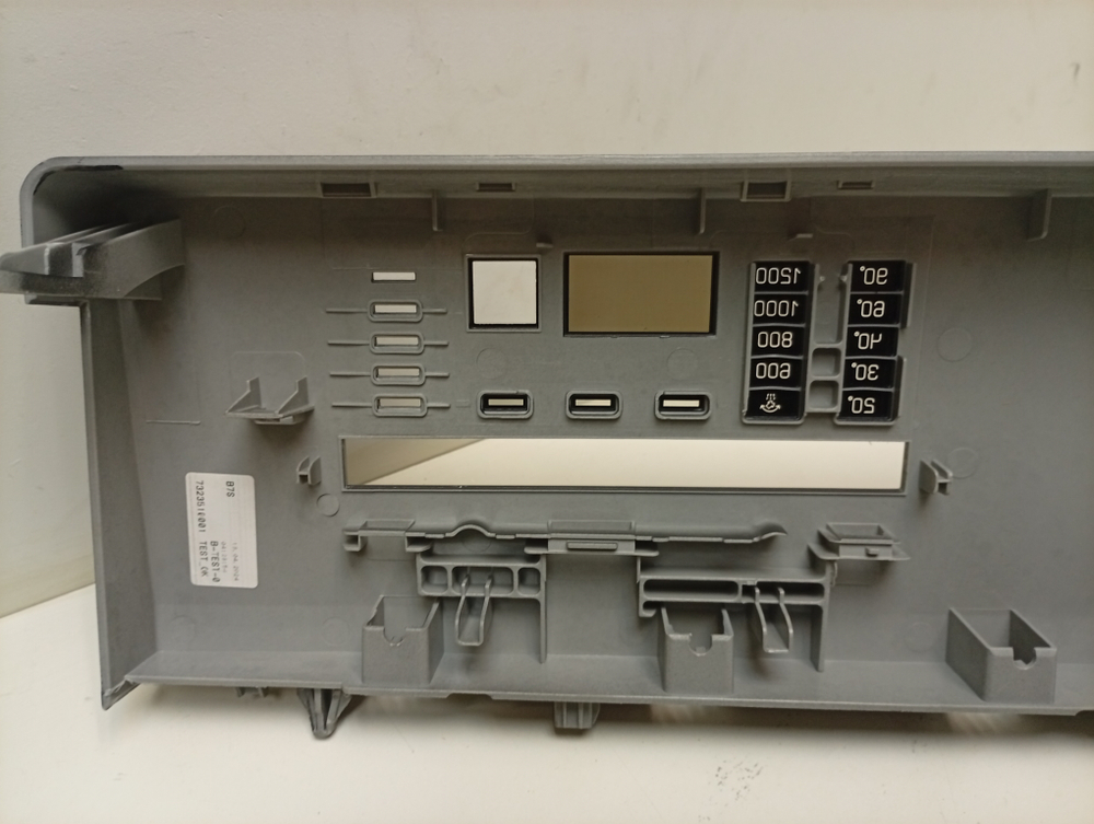 WSPE6H612A кт41 Передняя панель для стиральных машин Beko 7323510001 б/у