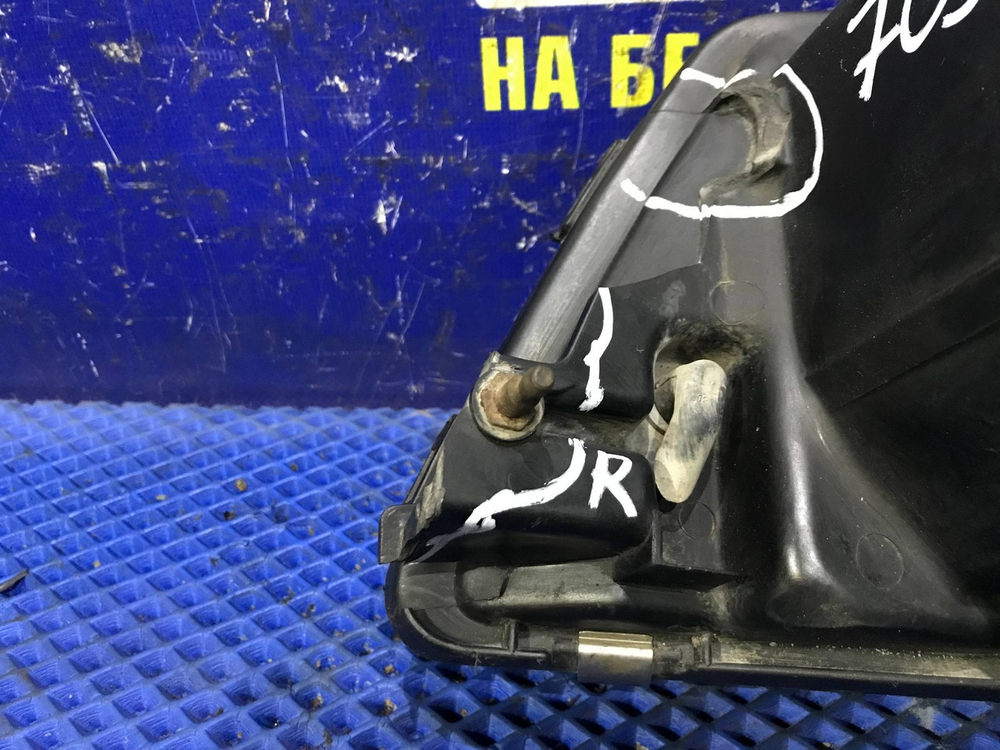 Фара передняя правая MITSUBISHI DIAMANTE 2000