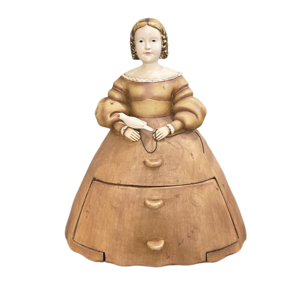 Фигура девушки с ящиком