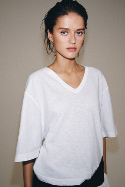 ZARA ФУТБОЛКА С V-ОБРАЗНЫМ ВЫРЕЗОМ, БЕЛЫЙ