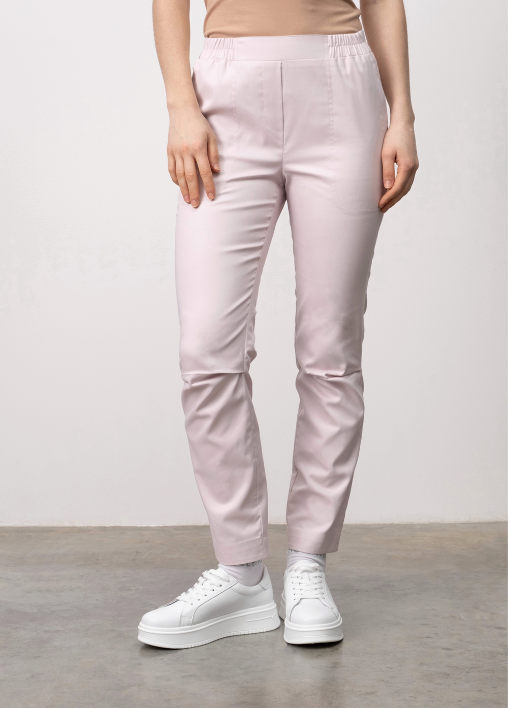 Брюки с защипами