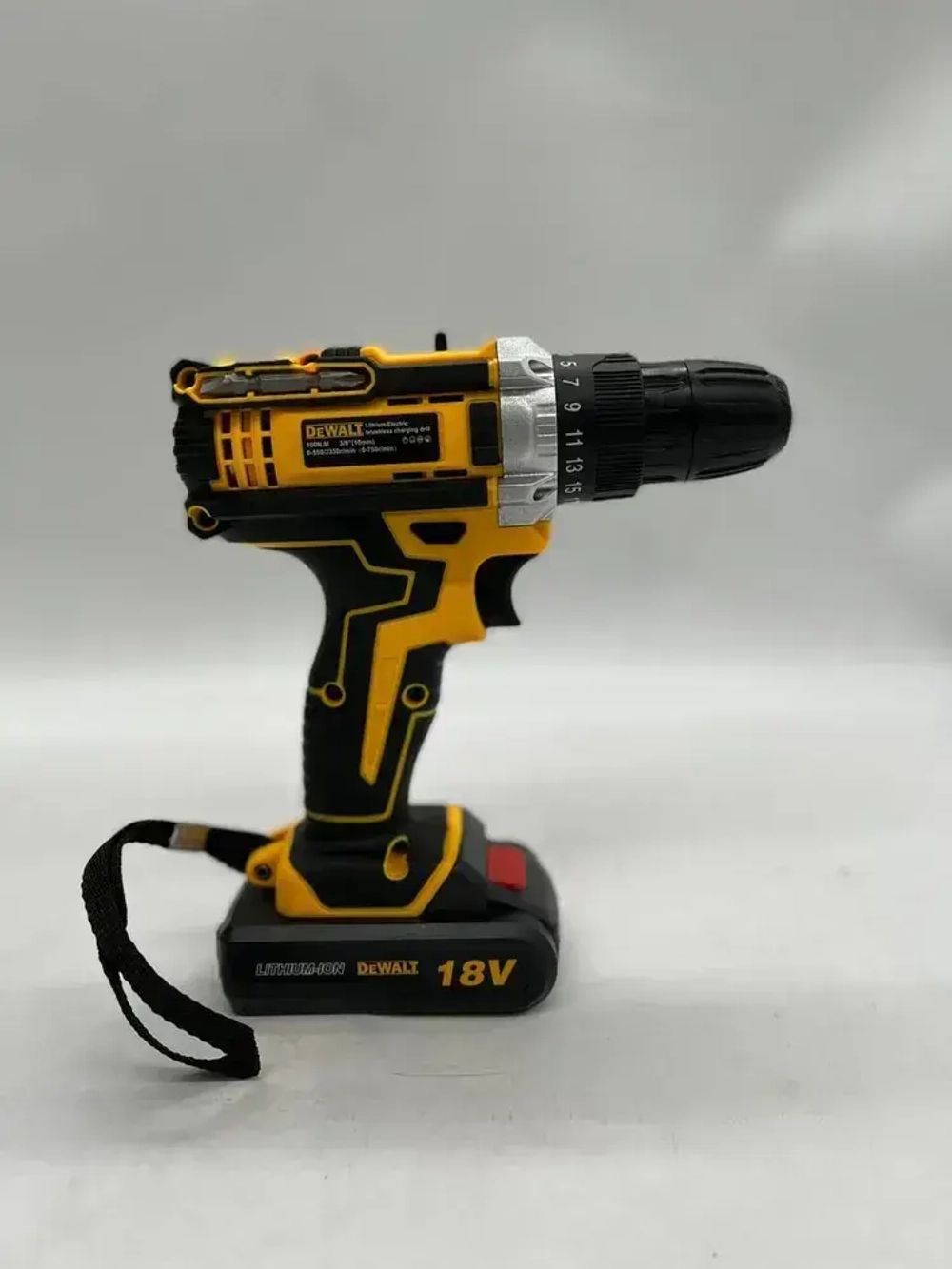 DeWalt Шуруповерт, 18 В, 50 Нм, 2 АКБ