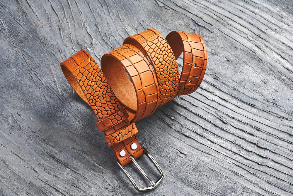 Ремень из крупной текстурной кожи (змея), цвет «тициан», хромированная пряжка