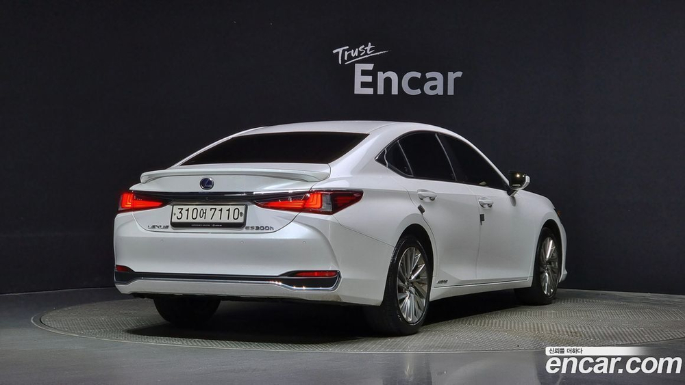 Lexus ES300h 7 Generation Executive (01.2022)