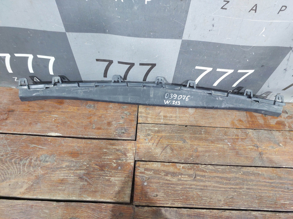 Накладка переднего бампера Mercedes E (W213) 20-нв Б/У Оригинал A2138851707