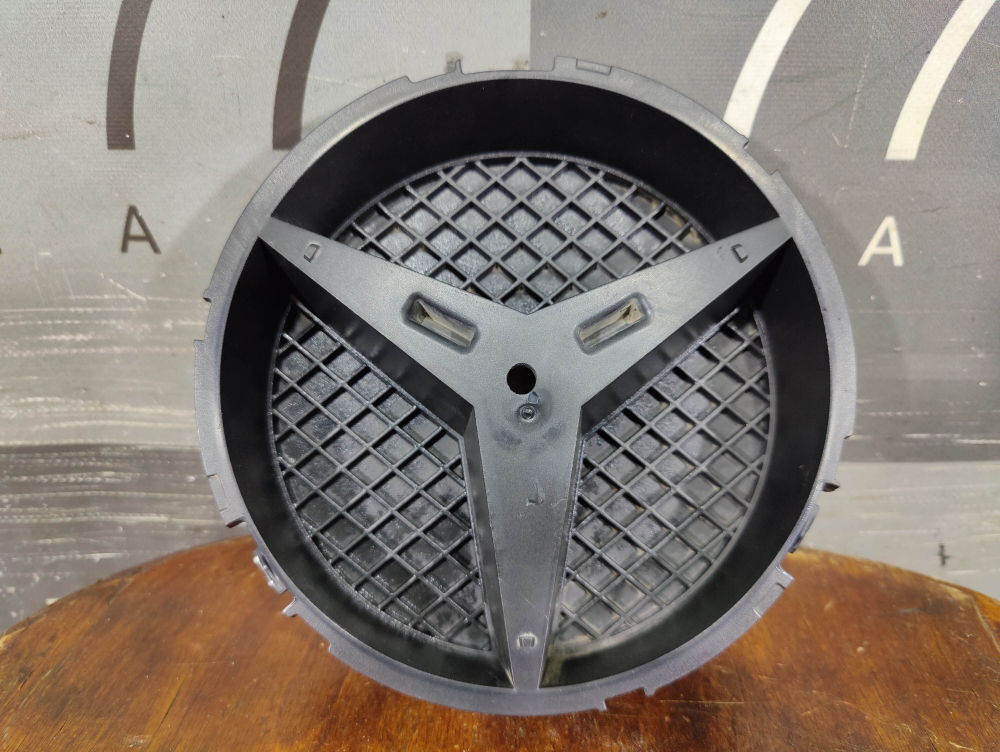 Кронштейн эмблемы Mercedes C (W205) 14-18 Б/У Оригинал A0008880060