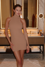 платье мини в цвете карамель