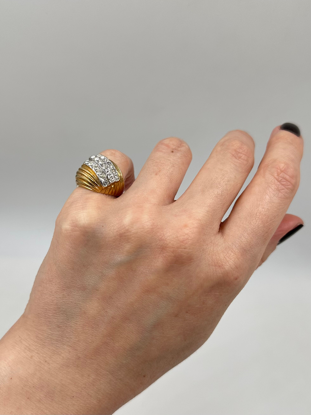 Кольцо с кристаллами