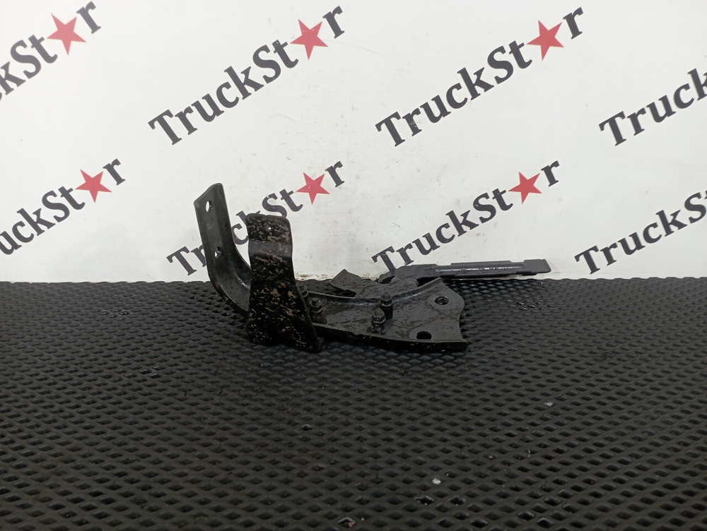 Кронштейн подножки правой 2020г.