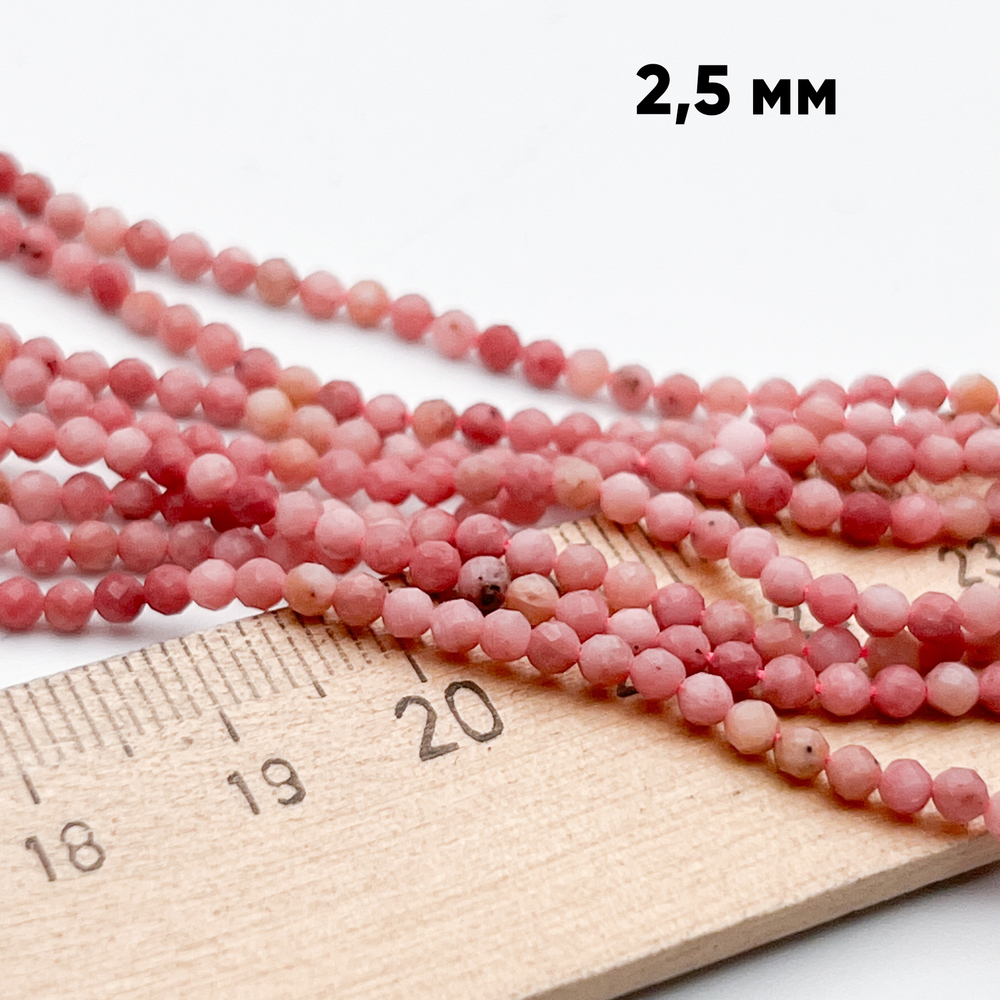"Родонит" граненый бусины (мусковит с альбитом), диаметр около 2,5 мм, цена за нить 38 см