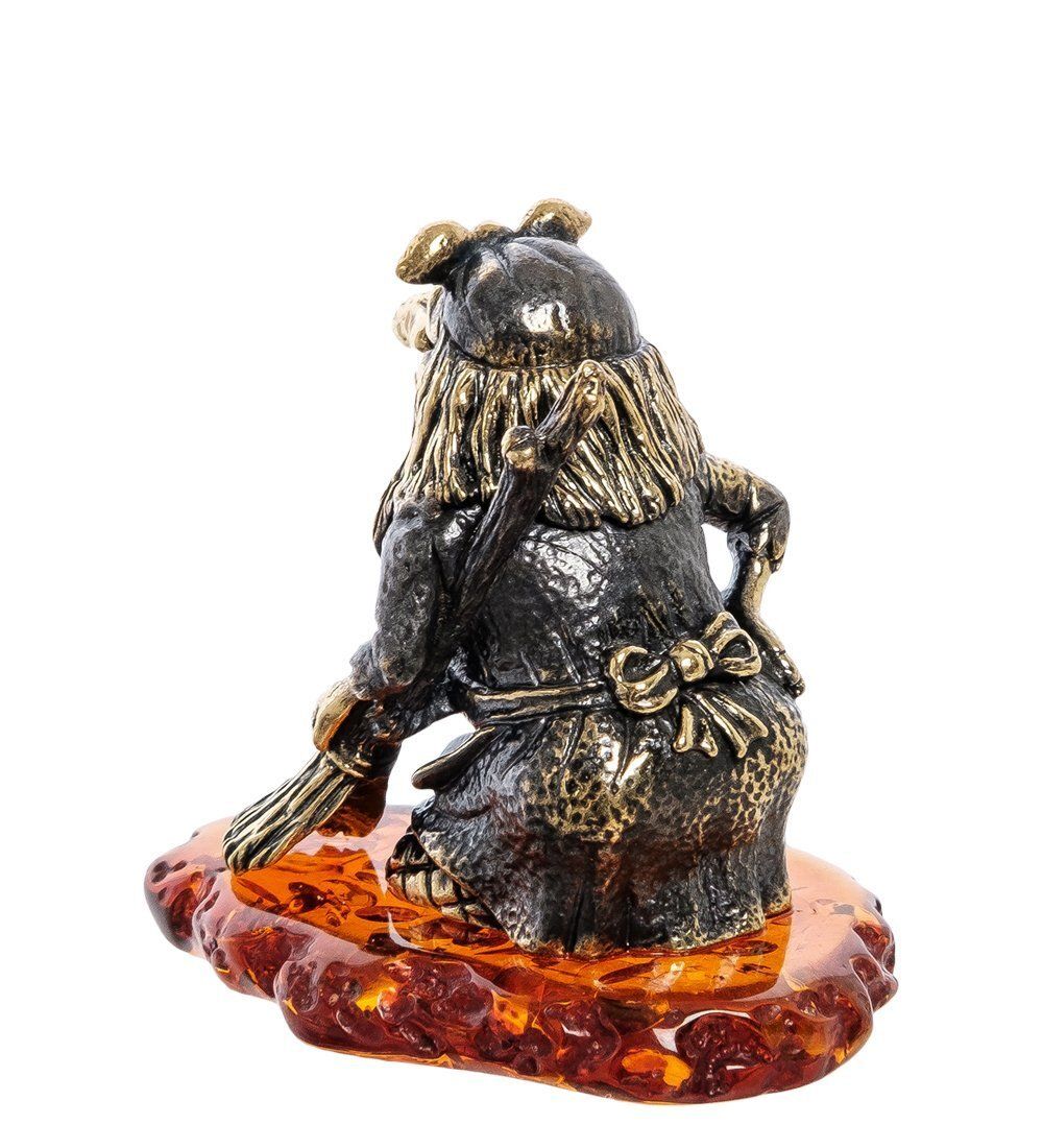 Народные промыслы AM-2212 Фигурка «Бабуся Ягуся с метлой» (латунь, янтарь)