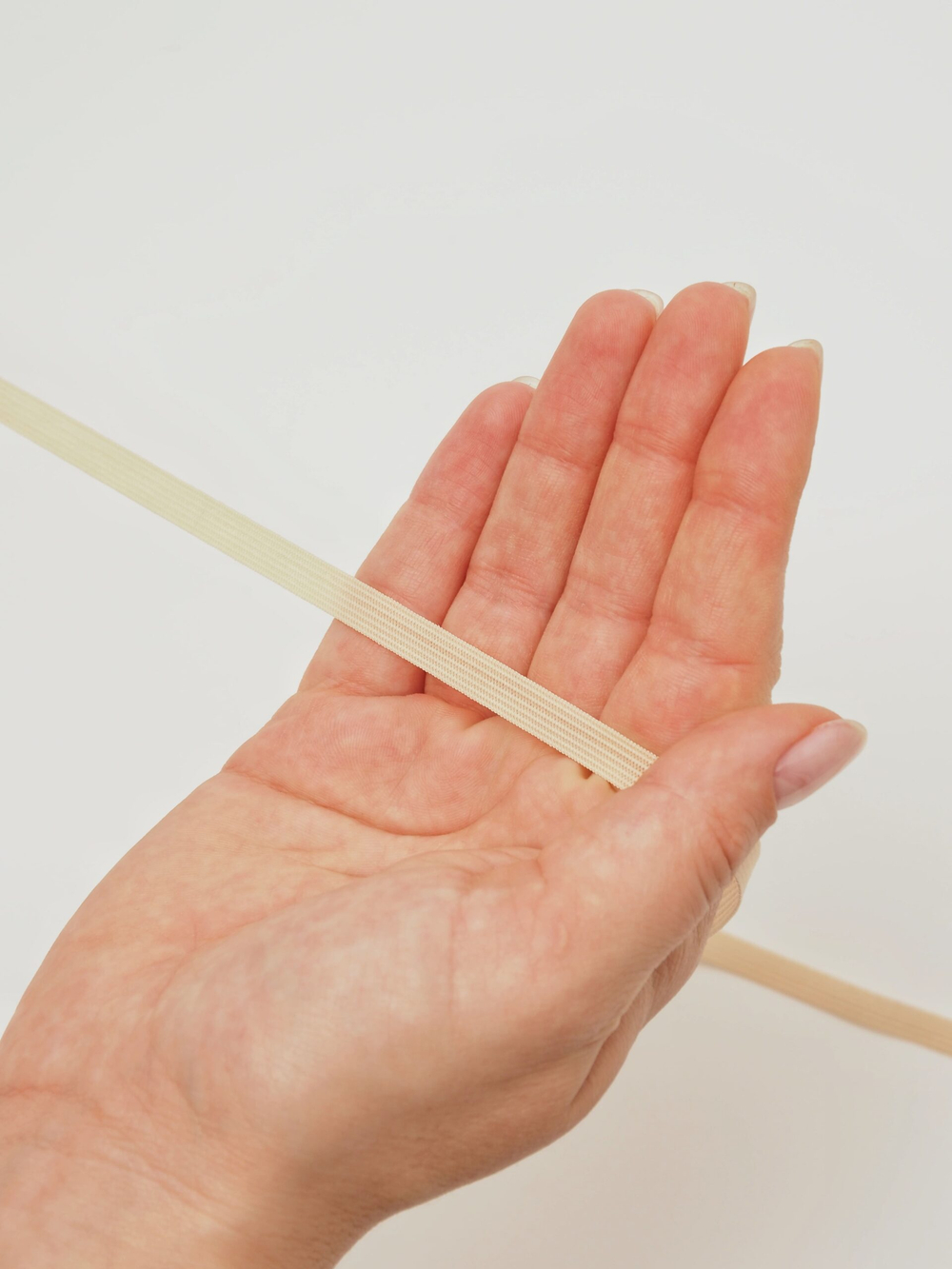 Резинка узкая бельевая бежевая ширина 6 мм