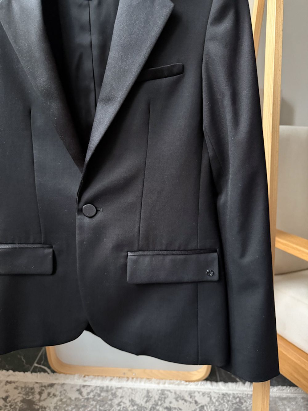 Шерстяной костюм Gucci, 128