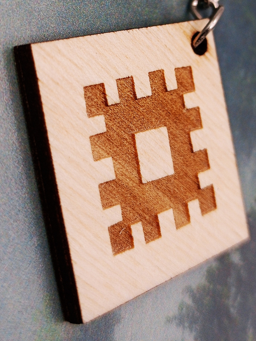 Брелок из дерева Репейник Удачи