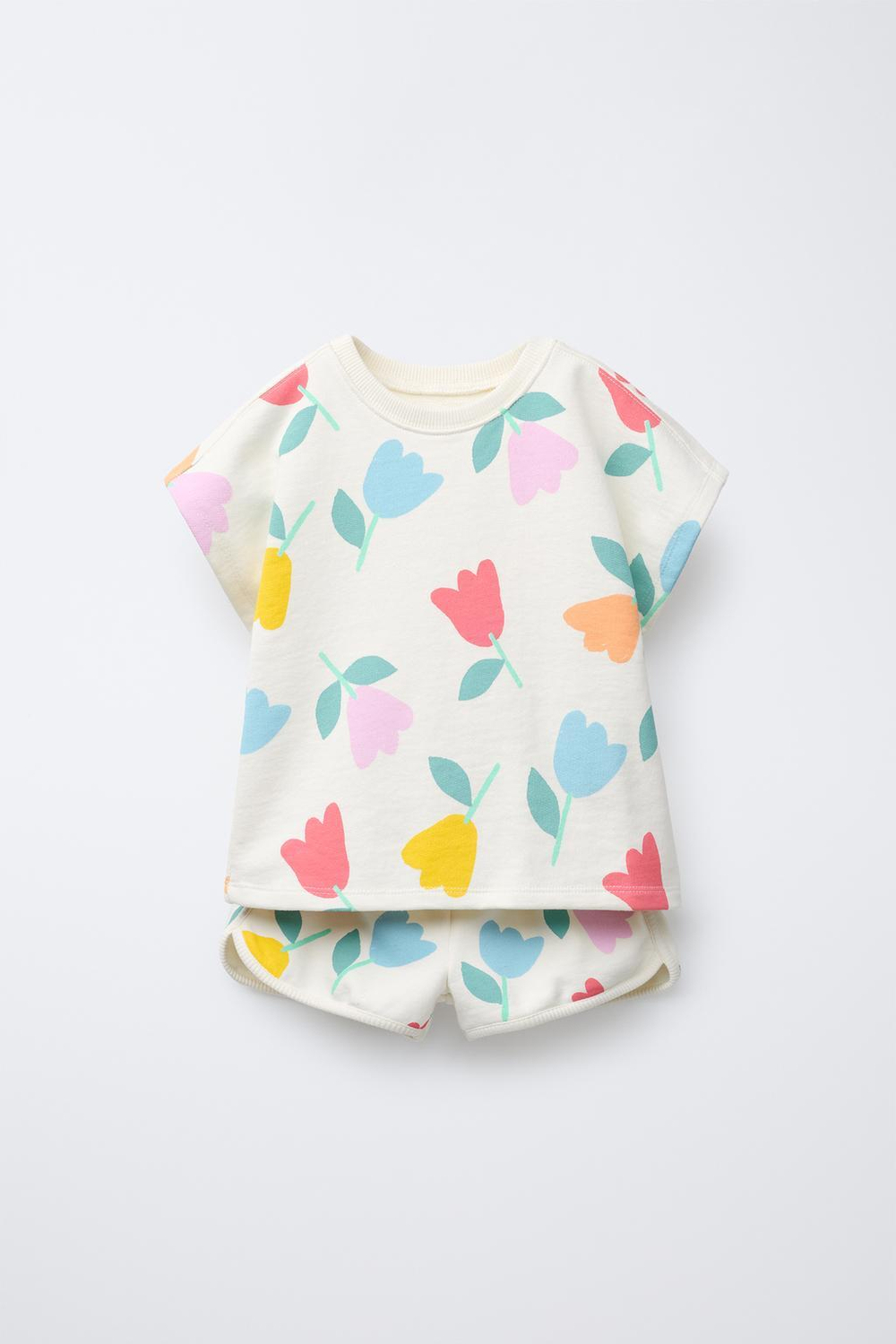 ZARA КОМПЛЕКТ ИЗ ШОРТОВ И ФУТБОЛКИ С ПРИНТОМ, ЭКРЮ