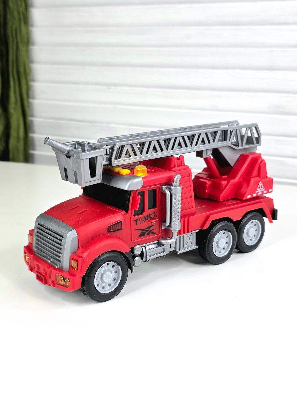 Машинка Пожарная техника со светом и звуком (BHX930-2)