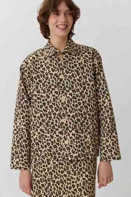 Жакет с тремя карманами из леопардовой джинсы